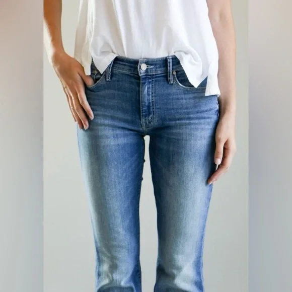 MOTHER DENIM EUC 26 
WEEKENDER FRAY IN “RACING
HEARTS” - Picture 9 of 14